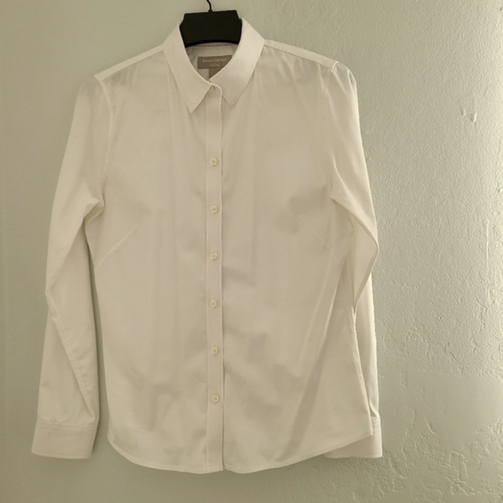 Banana Republic woman's fitted white shirt